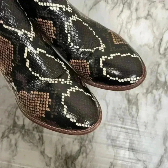 Madewell The Regan Boot in Snake Embossed Leather - Picture 3 of 12